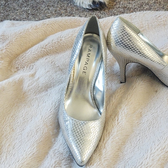 3/$20 Rampage silver pointed heels - Picture 2 of 7